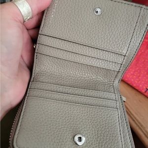 OPEN TO OFFERS 
#ToryBurch Thea Bi Fold Wallet French Grey